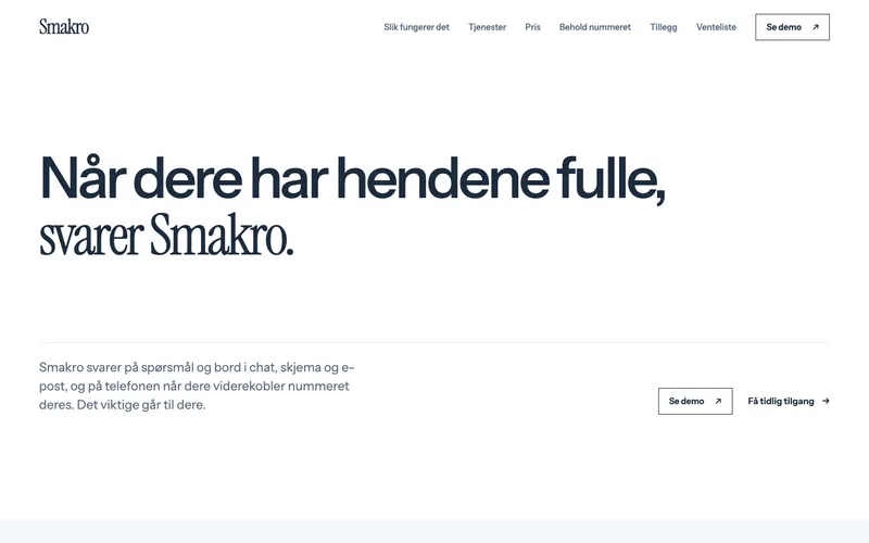 Den nåværende forsiden på smakro.no med hvit bakgrunn og mørk typografi